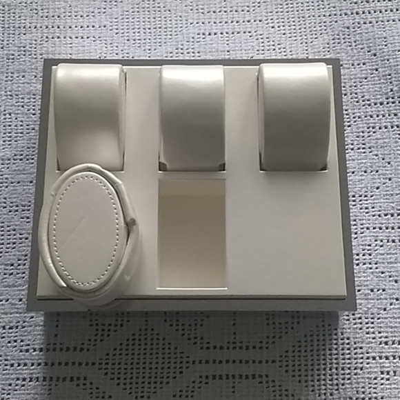 DISPLAY TRAY FOR 4 WATCHES WITH CUSHIONS - Picture 4 of 4